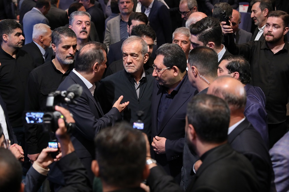 سخنان بسیاری در دلم دارم
