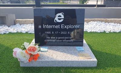 نصب سنگ قبر اینترنت اکسپلورر در کره